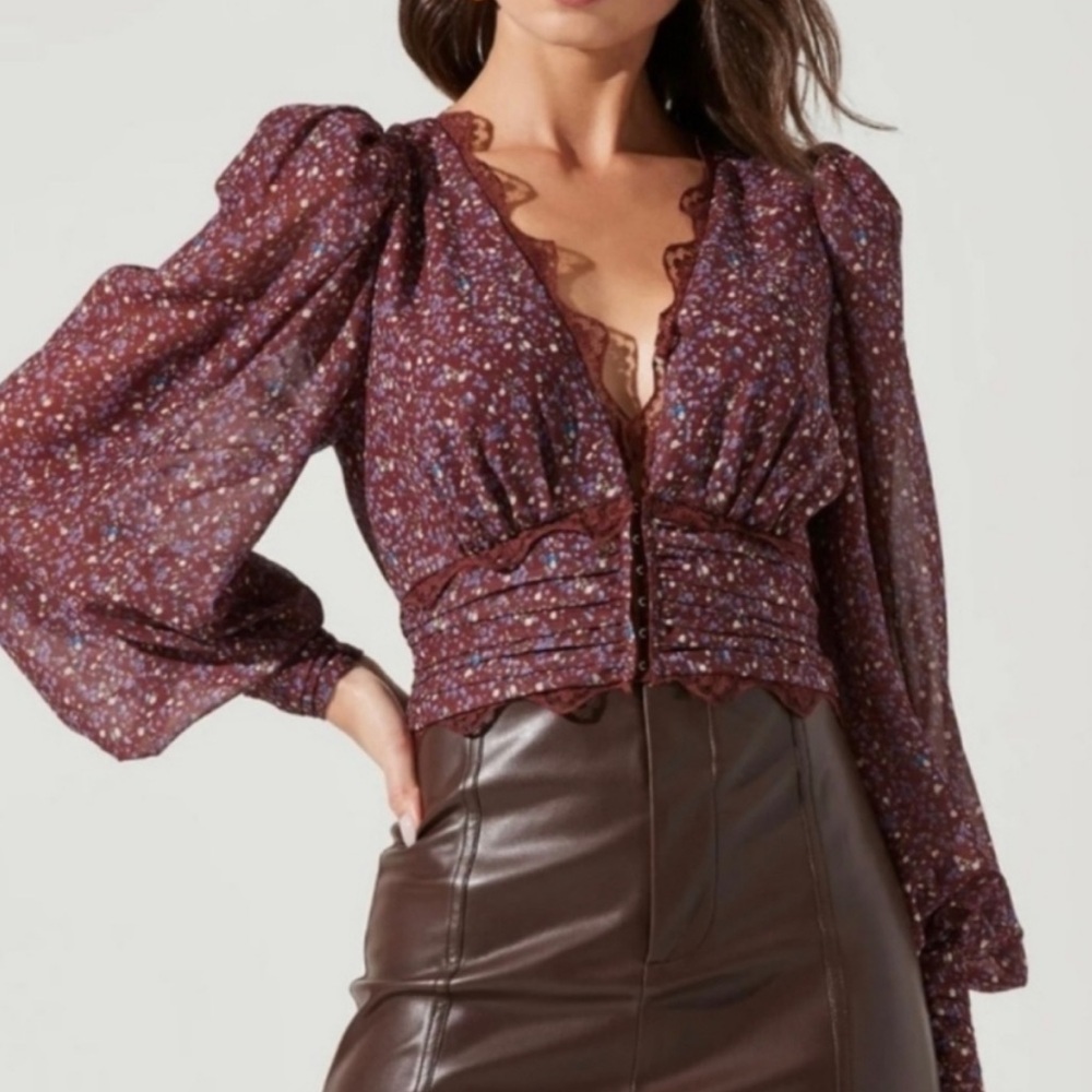 NWOT ASTR the Label Zanna Cropped Balloon Long Sleeve Top Purple Floral Large